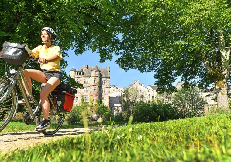 Espalion sur la Vallée du Lot à vélo