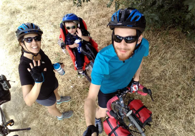 Famille "Riding Through this World"