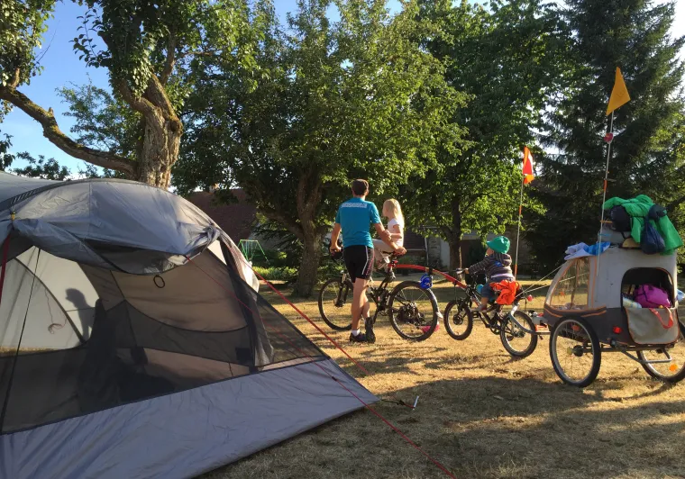 En famille à vélo sur le Canal de Bourgogne