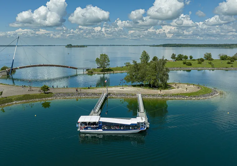 Embarcadère sur le lac du der