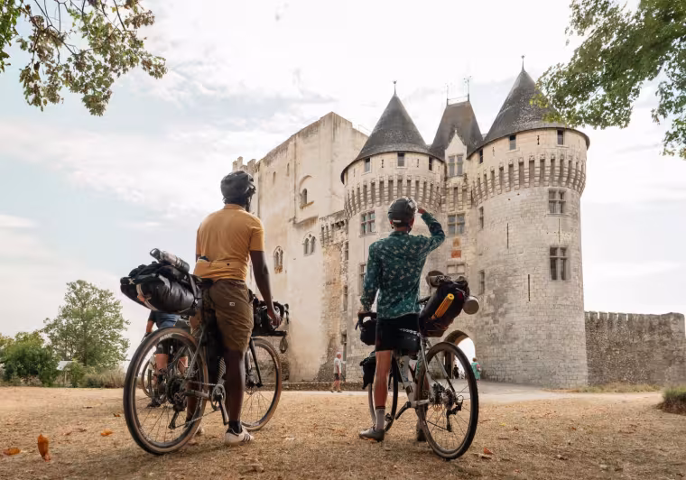Arrivée au château de Nogent-le-Rotrou sur La Véloscénie