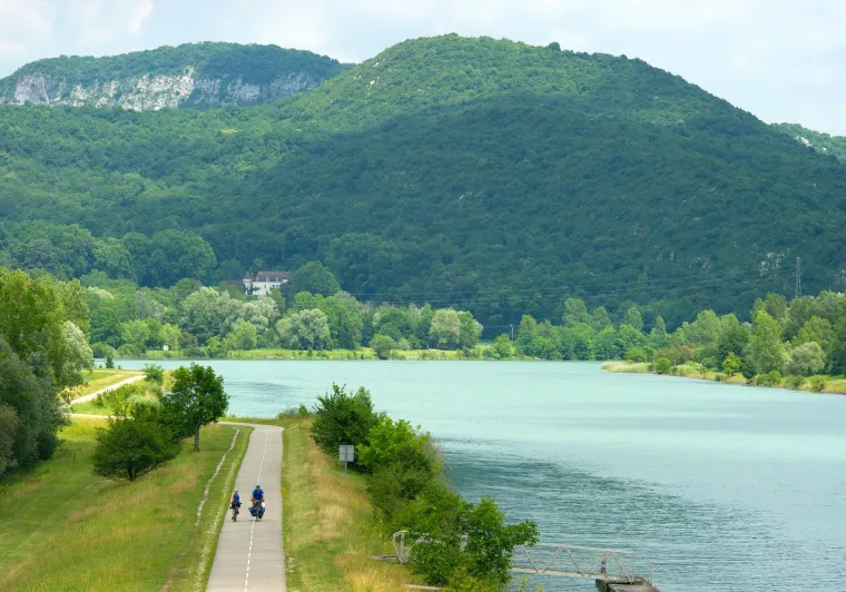 Piste cyclable le long du Rhôna