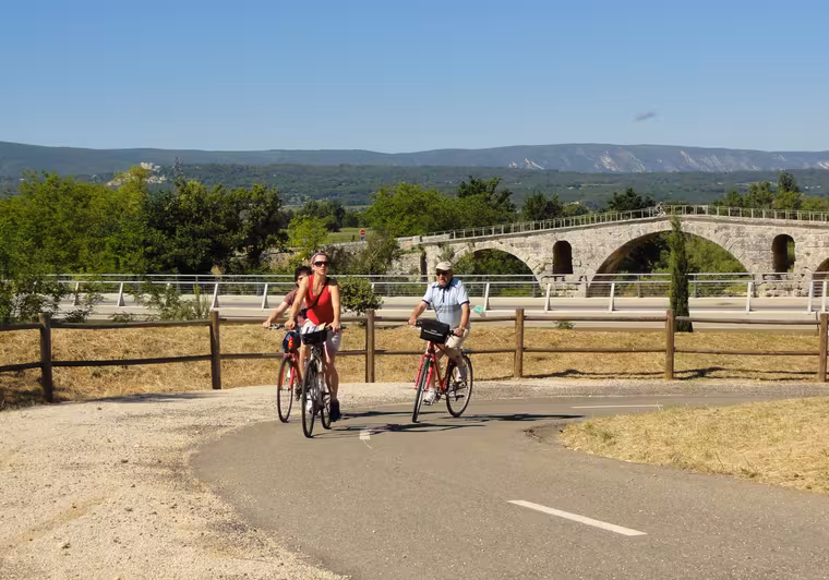 Le pont Julien, Luberon, La Méditerranée à vélo