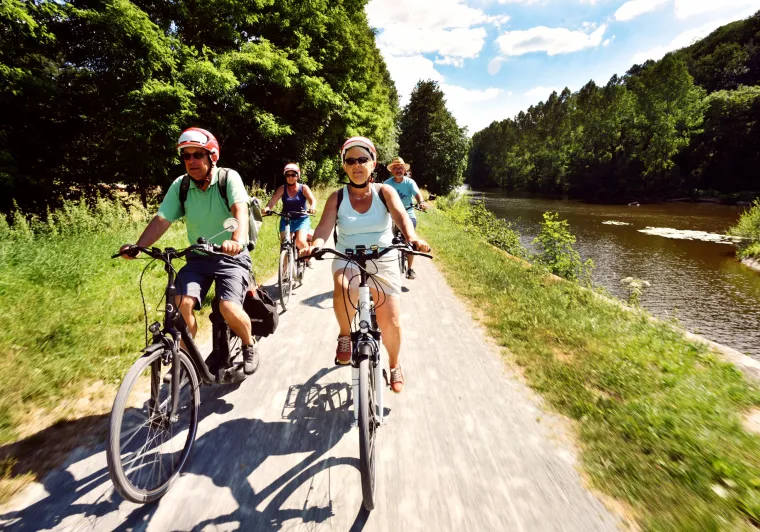 Chemin de halage sur La Vélo Francette - Montgiroux