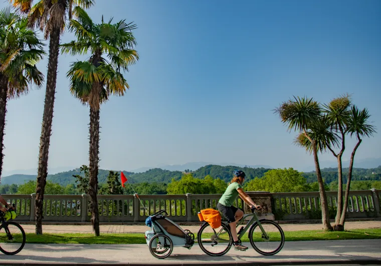 Une remorque vélo pour transporter son enfant