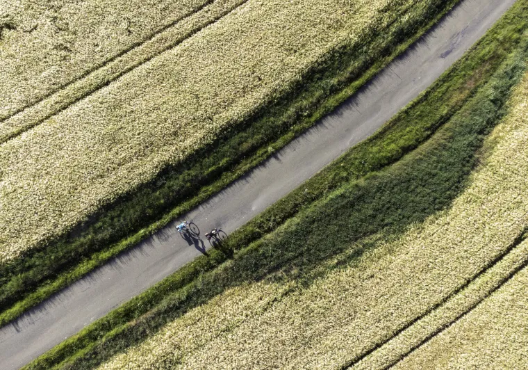 Au milieu des champs sur La Vélobuissonnière