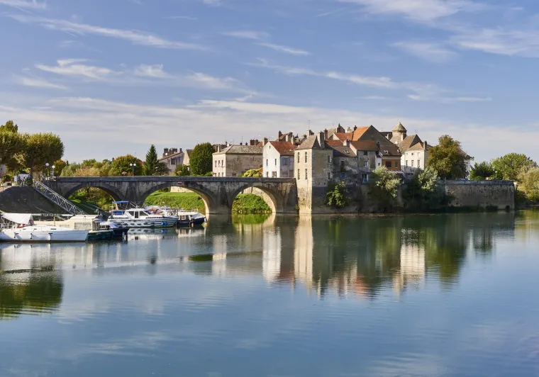 Verdun-sur-le-Doubs_la Saône et les bateaux de plaisance à la halte nautique