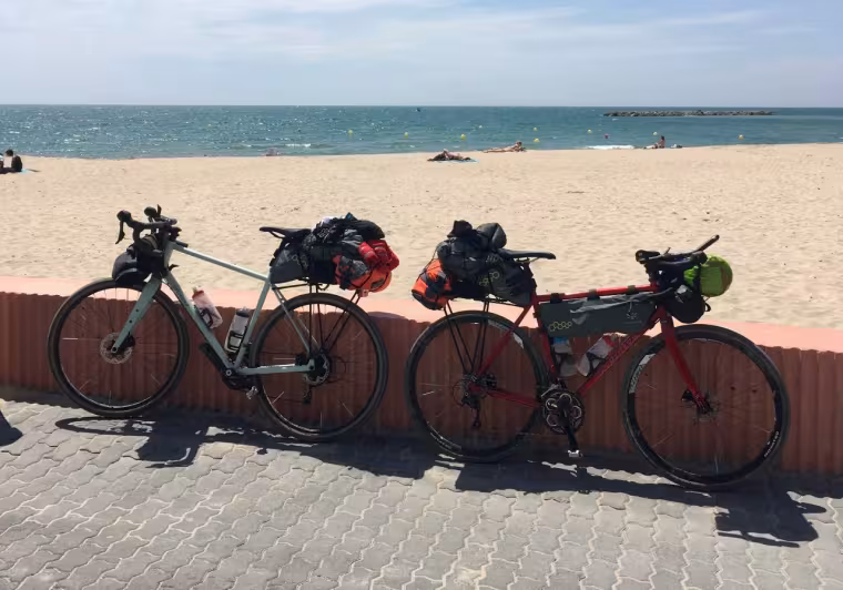 Arrivée à vélo à la mer Méditerranée 