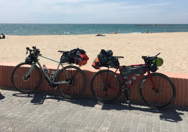 Arrivée à vélo à la mer Méditerranée 