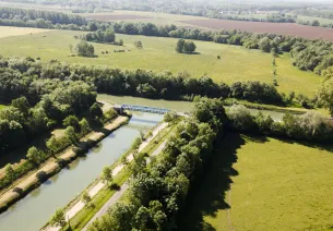 Vue aérienne du canal à Maxilly-sur-Saône
