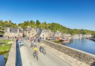 Passage à Dinan à vélo sur la voie 2 