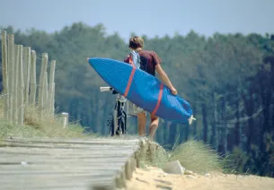 Une session surf sur La Vélodyssée