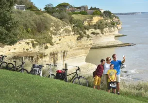 Troglodytes au dessus de la Gironde