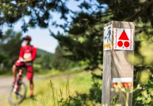 Panneaux signalétiques pour itinéraires VTT - Grande Traversée du Massif Central