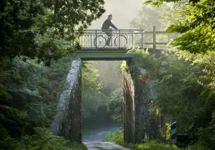 Traversée d'un pont à vélo sur une voie verte près de Questembert