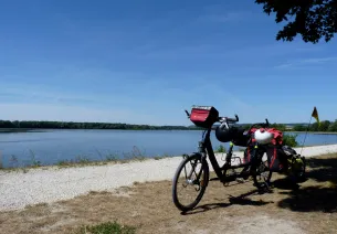 Tandem sur une piste cyclable sur l'EuroVelo 6