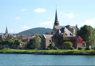 Le village d'Haybes - La Meuse à vélo