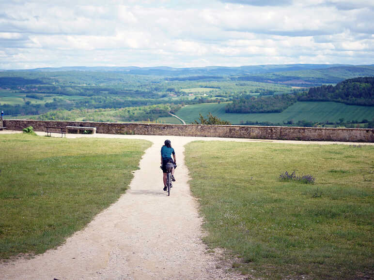 A vélo à Vézelay, en Bourgogne