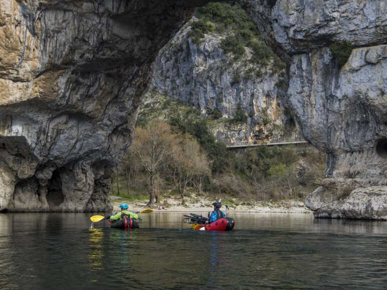 Bikeraft dans les gorges de l'Ardèche