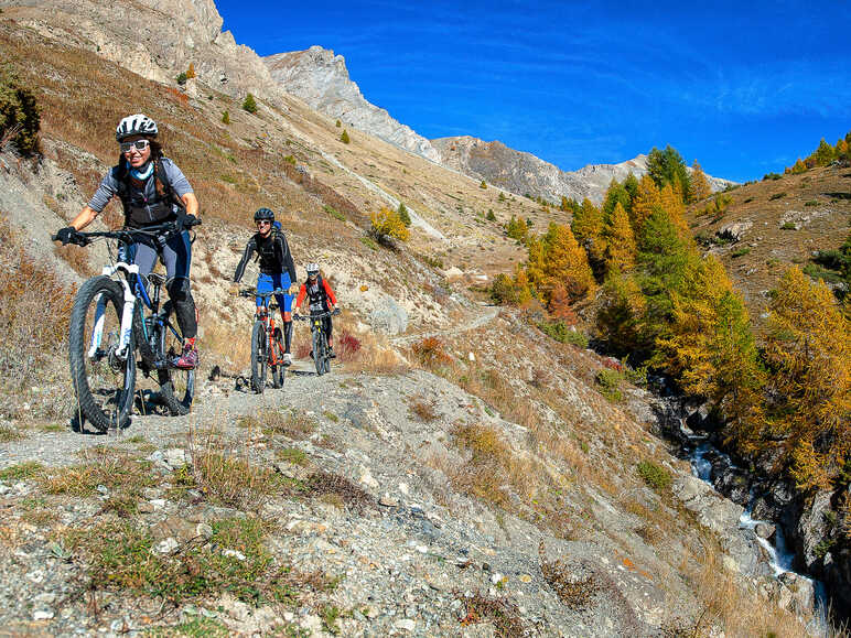 Sentier sur la Grande Traversée l'Alpes-Provence