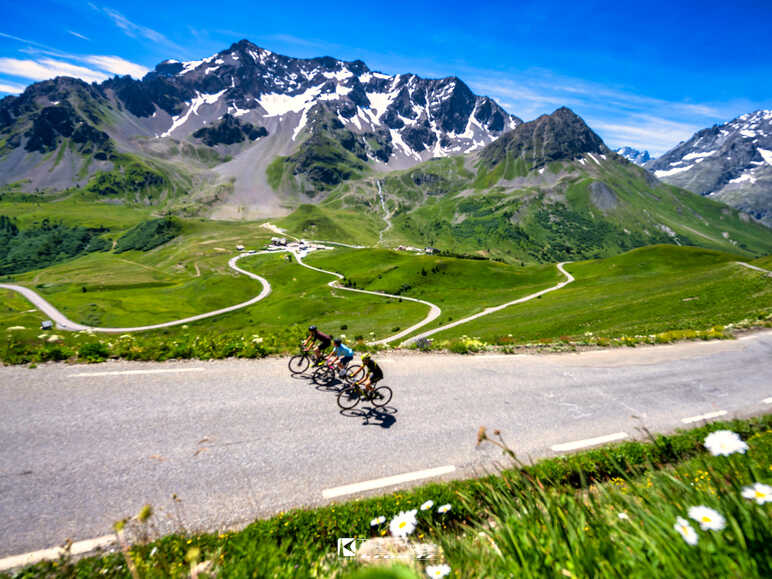 En montant le versant sud du col du Galibier