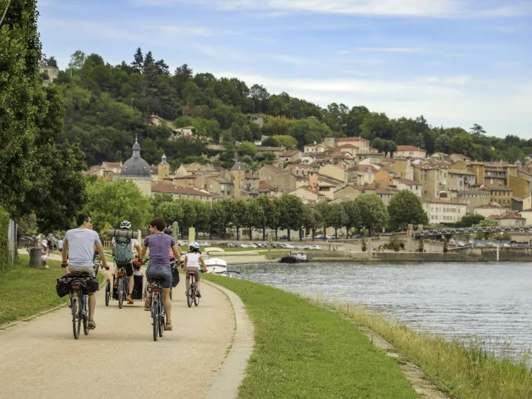Arrivée à la citée médiévale de Trévoux