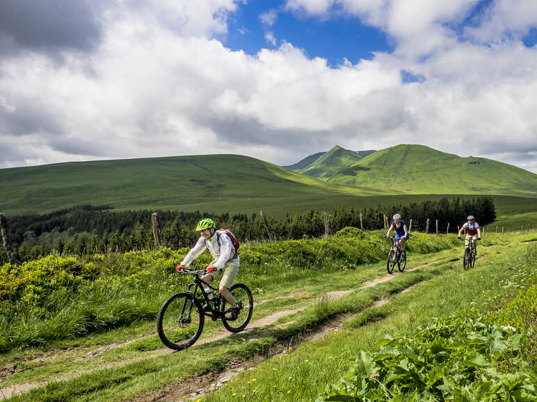 Traversées volcaniques des plus vielles montagnes de France