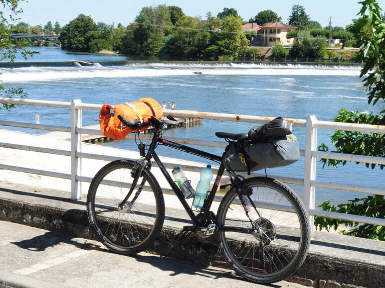 Bikepacking avec sacoches avant et arrière