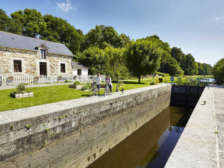 Canal de Nantes à Brest à vélo