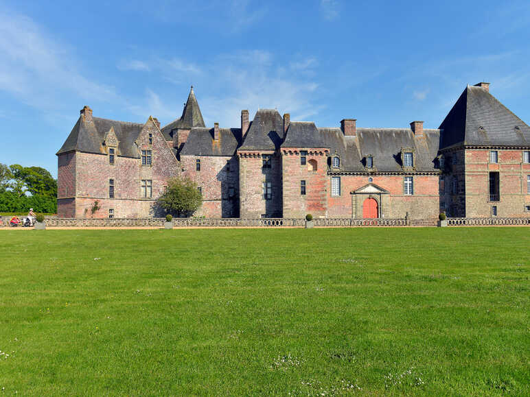 Le château de Carrouges sur La Véloscénie