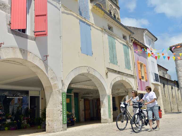 Le canal de Garonne et ses villages étonnants