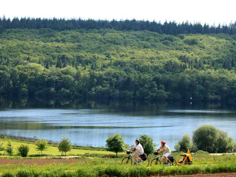 Autour du lac de Guérledan en Bretagne