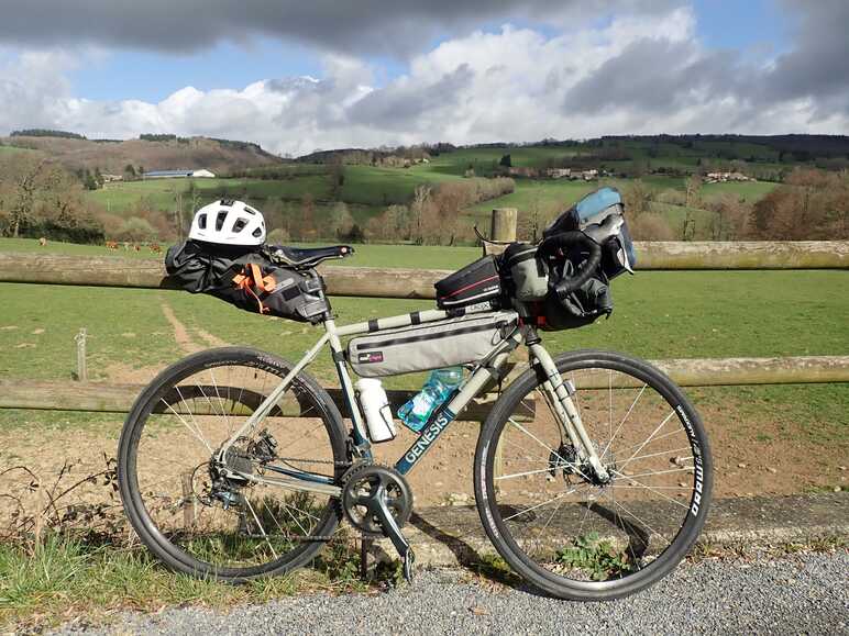 Le gravel : un vélo pour voyager partout