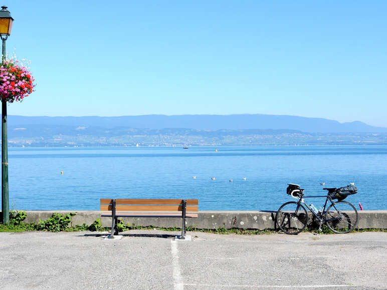 Au bord du lac Léman à vélo