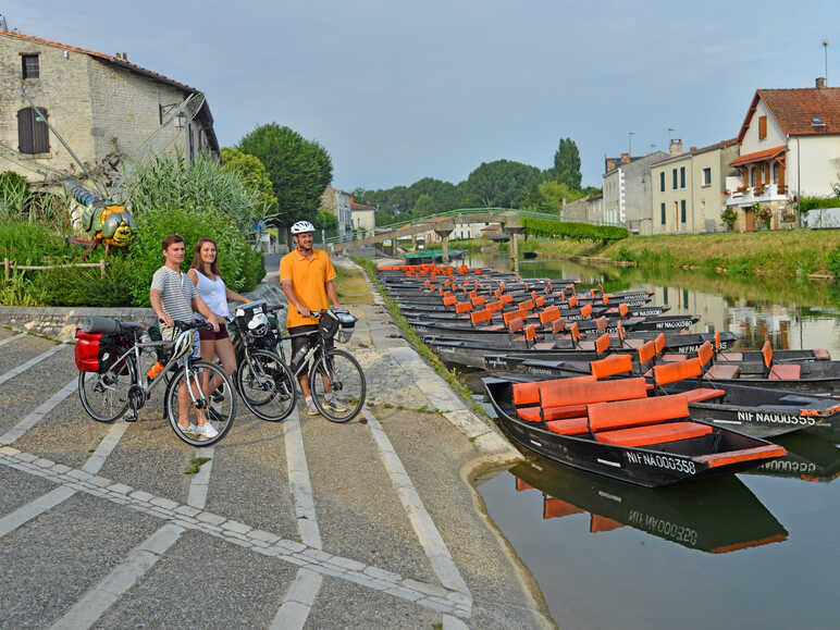 Une promenade en barque sur le marais Poitevin