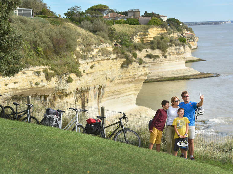 Troglodytes au dessus de la Gironde