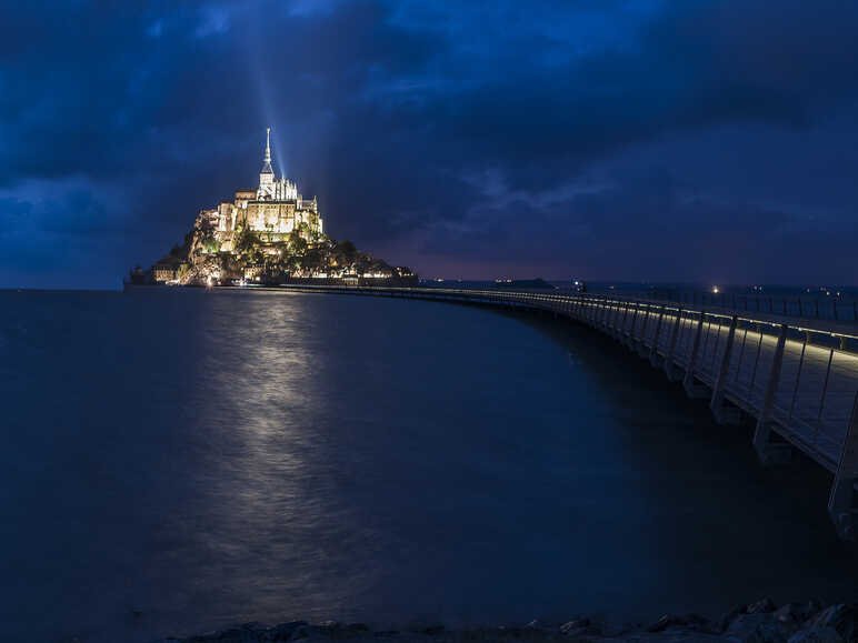 L’abbaye du Mont Saint-Michel du nuit