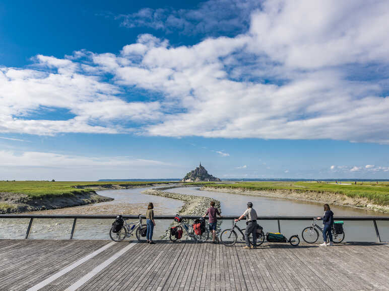 Vue sur Le Mont-Saint-Michel depuis La Véloscénie