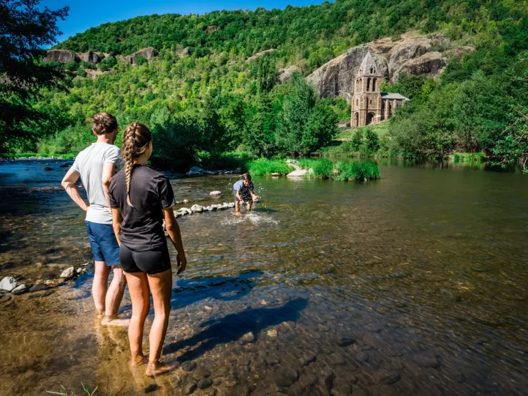 Pause les pieds dans l'eau, au bord de l'Allier