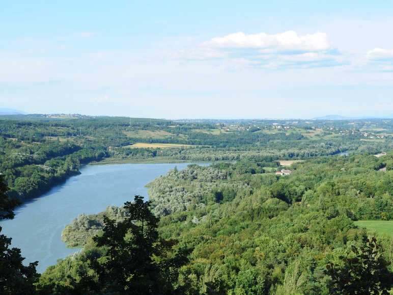 Le Rhône entre la France et la Suisse