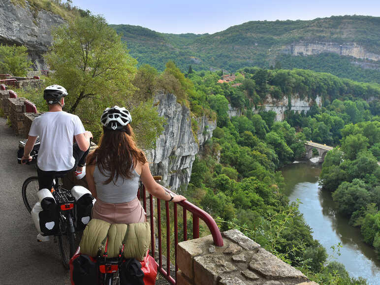 Route de la corniche à vélo, Vallée et Gorges de l'Aveyron
