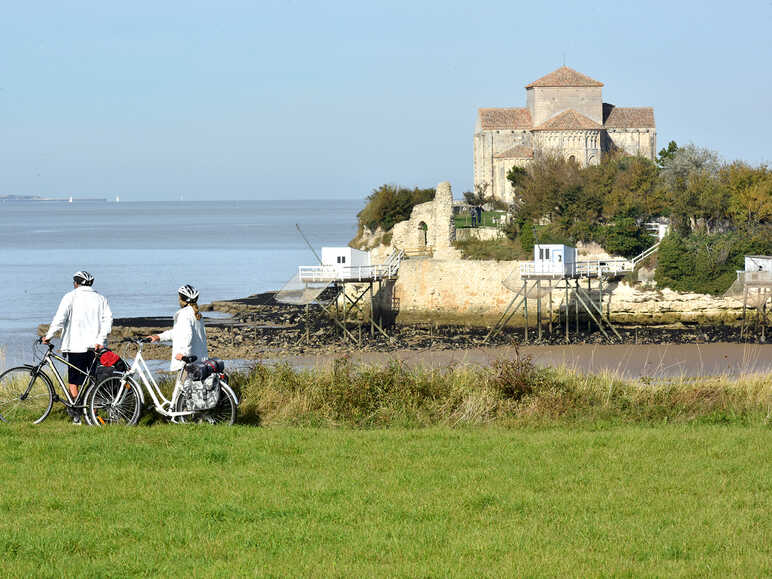 Carrelets et villages sur les flots