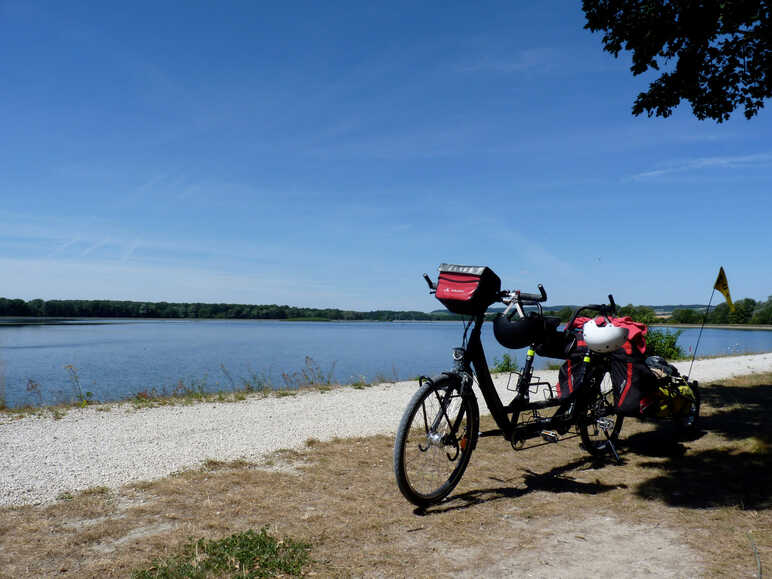 Tandem sur une piste cyclable sur l'EuroVelo 6