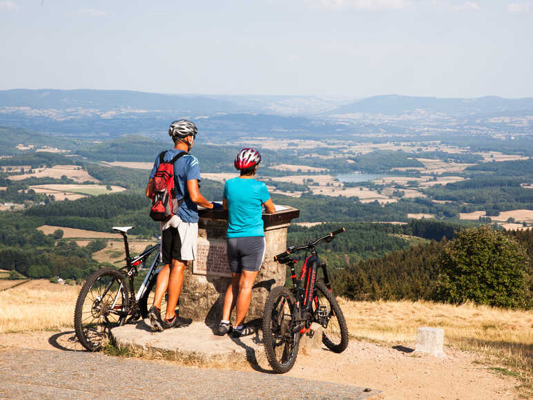 À travers le Morvan à VTT, point de vue au Mont Beuvray