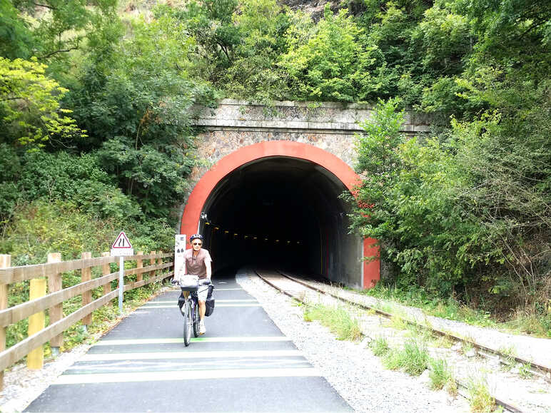 Le tunnel du Hom sur la Vélo Francette