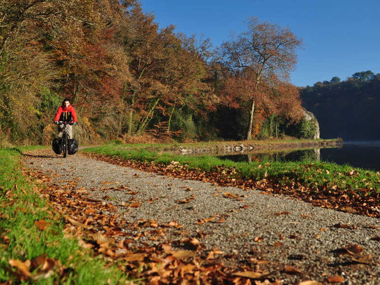 Vélo sur la voie verte le long du Blavet - Voie 8 Bretagne