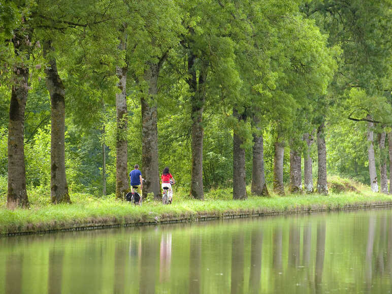 Le canal de Bourgogne à vélo vers La Bussière-sur-Ouche