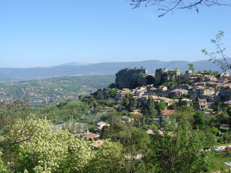 Village de Saignon sur la Méditerranée à vélo