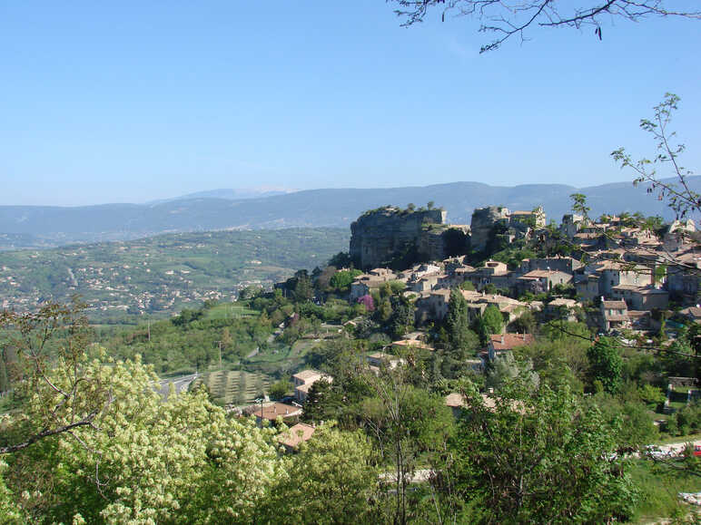 Village de Saignon sur la Méditerranée à vélo