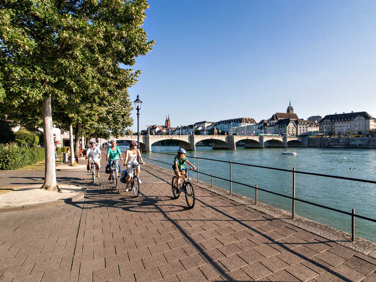 vélo en Suisse le long du Rhin